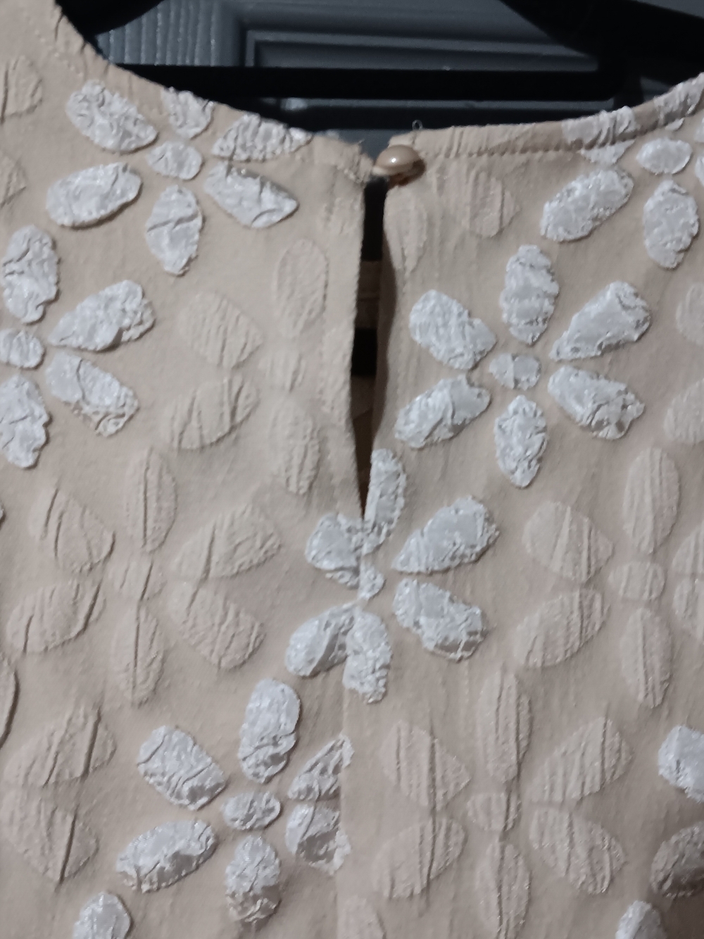 Women’s Cream Sleeveless Floral Embroidered Tunic - Picture 4 of 6